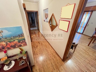 zoom immagine (Appartamento 130 mq, soggiorno, 3 camere, zona Viale Aldo Moro)
