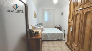 zoom immagine (Casa singola 95 mq, soggiorno, 2 camere, zona Palagonia)