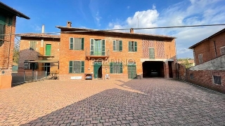 zoom immagine (Casa singola 285 mq, soggiorno, 4 camere, zona Montiglio Monferrato)