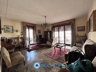 zoom immagine (Appartamento 150 mq, soggiorno, 4 camere, zona Savonarola)