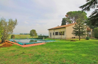 zoom immagine (Villa 180 mq, soggiorno, più di 3 camere, zona Petrignano del Lago)