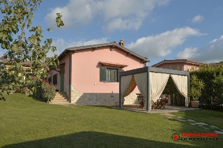 zoom immagine (Villa 120 mq, soggiorno, 2 camere, zona Appia Antica)