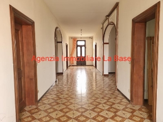 zoom immagine (Palazzo 700 mq, soggiorno, 10 camere, zona Este)