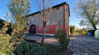 zoom immagine (Rustico 400 mq, soggiorno, 4 camere, zona Correggio)