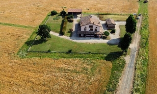 zoom immagine (Casa singola 500 mq, soggiorno, 8 camere, zona Fidenza)