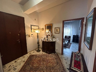 zoom immagine (Appartamento 145 mq, soggiorno, 3 camere, zona Viale Calabria)