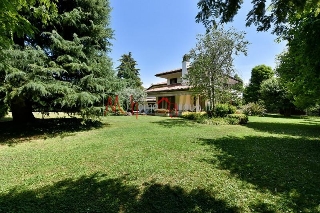 zoom immagine (Villa 480 mq, soggiorno, 4 camere, zona Tencarola)