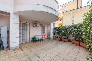 zoom immagine (Appartamento 79 mq, soggiorno, 2 camere, zona Viale Verona)