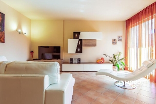 zoom immagine (Appartamento 130 mq, soggiorno, 3 camere, zona Viale Verona)