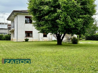 zoom immagine (Casa singola 280 mq, soggiorno, 4 camere, zona Cittadella - Centro)
