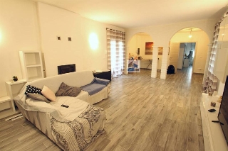 zoom immagine (Casa singola 258 mq, soggiorno, 3 camere, zona Sant'Angelo di Sala)