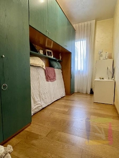 zoom immagine (Appartamento 150 mq, soggiorno, più di 3 camere, zona Sottomarina)