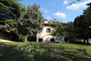 zoom immagine (Villa 190 mq, soggiorno, 3 camere, zona Montecalvo)