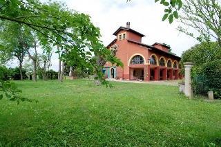 zoom immagine (Casa singola 300 mq, soggiorno, 2 camere, zona Favaro Veneto)