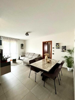 zoom immagine (Appartamento 75 mq, soggiorno, 2 camere, zona Tencarola)
