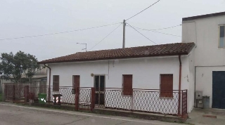 zoom immagine (Casa singola 109 mq, soggiorno, 2 camere, zona Castelmassa)
