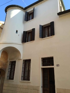 zoom immagine (Casa a schiera 140 mq, soggiorno, più di 3 camere, zona Duomo)