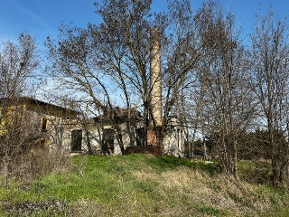 zoom immagine (Rustico 600 mq, 3 camere, zona San Prospero Parmense)