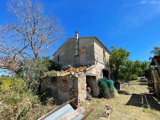zoom immagine (Rustico 336 mq, 4 camere, zona Montignano)
