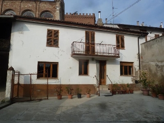 zoom immagine (Casa singola 130 mq, soggiorno, 3 camere, zona Sala Monferrato)