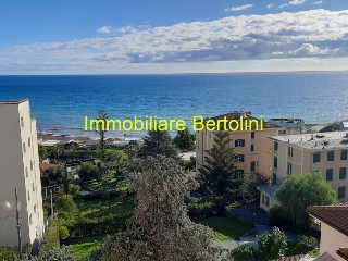zoom immagine (Attico 150 mq, soggiorno, 3 camere, zona Sanremo)