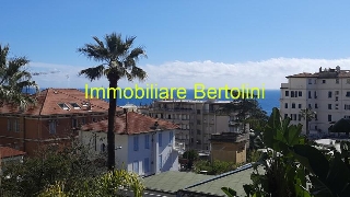 zoom immagine (Bifamiliare 170 mq, soggiorno, più di 3 camere, zona Sanremo - Centro)