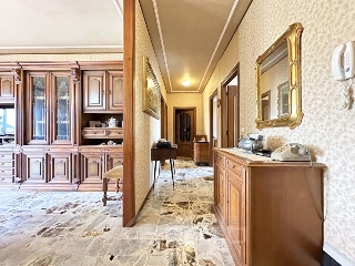 zoom immagine (Appartamento 100 mq, soggiorno, 2 camere, zona Serravalle Sesia - Centro)